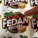 STICKER EN VINILO